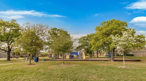 2009 Autumn Lk Dr, Bryan TX  77807-5112 exterior