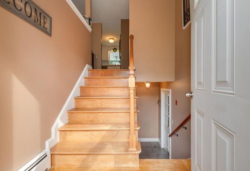 42 Barkland Dr, Derry, NH 03038-3936