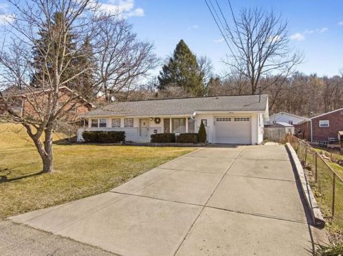 213 Hankey Farms Dr, Noblestown, PA 15071-9305