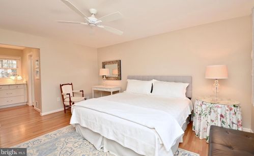 7724 Carrleigh Pkwy, Springfield VA  22152-1307 exterior