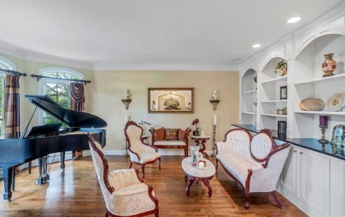 2551 Essex Ln, Atlanta GA  30331-7855 exterior