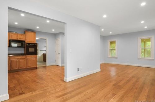 20 Blacks Hill Rd, Huntington CT  06484-3865 exterior