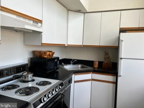 625 Christian St, Philadelphia, PA 19147-2901