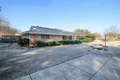 1700 Aden Rd, Fort Worth, TX 76116-1913