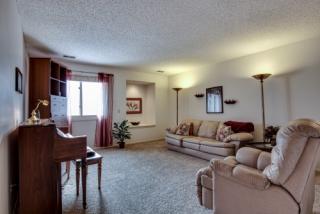 2374 Montana Ave, Saint Paul, MN 55119-3148