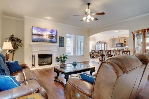 6321 Lake Side Dr, Fort Worth TX 76179 exterior