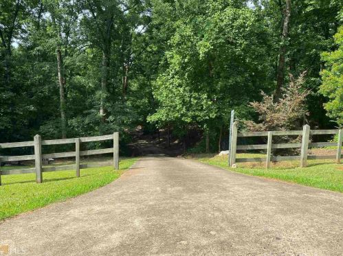 251 Leisure Cove Dr, Lagrange, GA 30240-9587