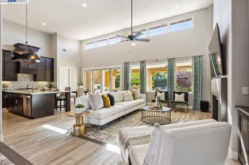 87 Country Club Dr, Hayward, CA
