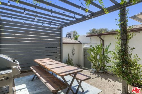 3755 1 Ave, Glendale CA  91214-2431 exterior