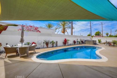 305 Kenmore St, Anaheim CA  92804-2114 exterior