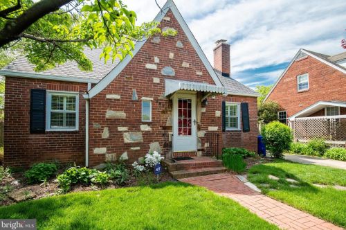 2818 16th St, Arlington, VA 22204-4910