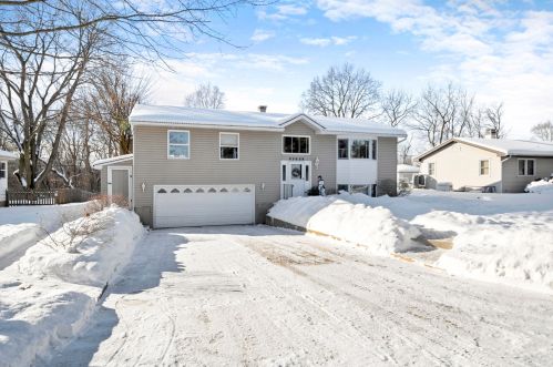 23829 Sussex Dr, Minooka, IL 60410-3061