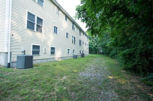 40 Cove Ave, Warwick, RI 02889-8651