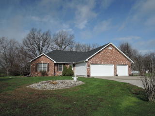 11 Lindenwood Dr, Litchfield, IL 62056-4343