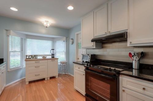 405 Bainbridge Dr, Atlanta GA  30327-4272 exterior