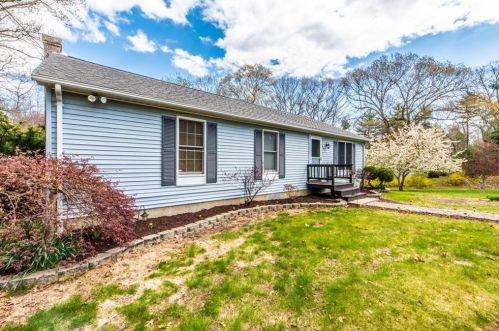 125 Chaplin Dr, Coventry, RI 02816-5046