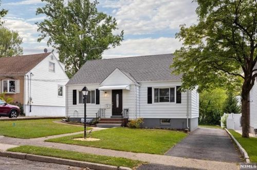 50 Henry St, Hasbrouck Heights, NJ 07604-1103