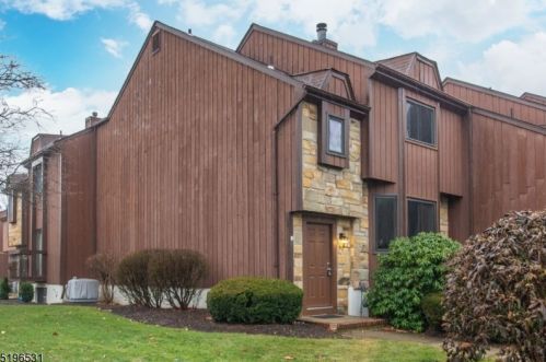 142 Nottingham Sq, Hackettstown NJ  07840-4236 exterior