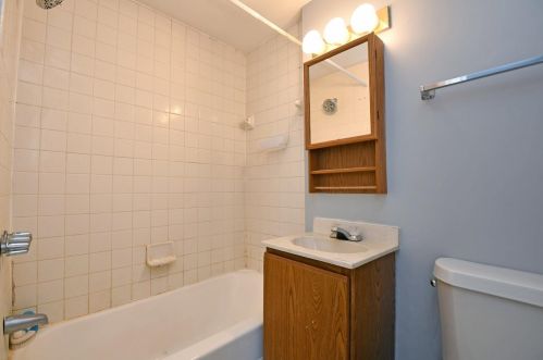 415 Ada St, Cincinnati OH 45219-1103 exterior