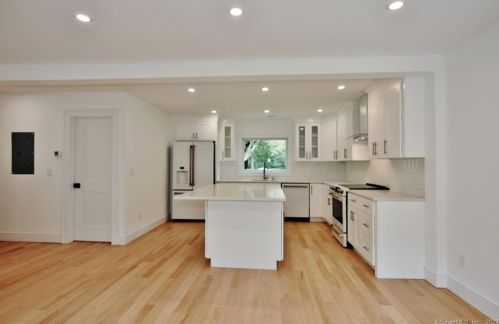 16 Homestead Ln, Greenwich CT  06831-5021 exterior