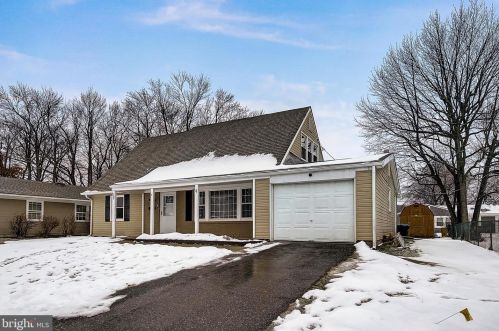 68 New Castle Ln, Willingboro, NJ 08046-1304