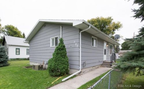 207 Adams Ave, Dilworth, MN 56529-1437
