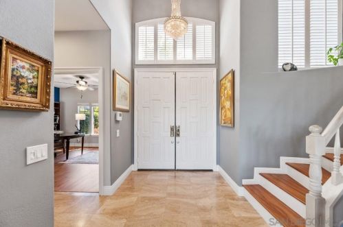 1597 Parkview Dr, Vista CA  92081-8750 exterior