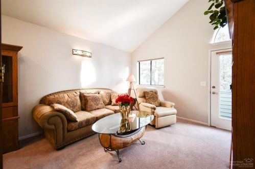 56856 Enterprise Dr, Bend OR 97707-2120 exterior