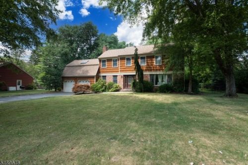 58 Bristol Ct, Berkeley Heights, NJ 07922-1306