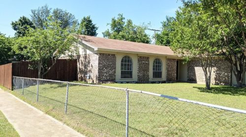 6052 Highcrest Dr, Fort Worth TX  76148-2029 exterior