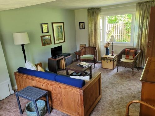 169 Chadsey Rd, North Kingstown, RI 02852-1962