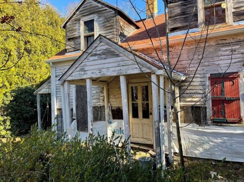 42 Wade Rd, Pomfret Center, CT 06259-2422