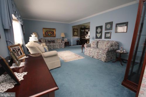 10 Sandtown Ter, Trenton, NJ 08690-2226