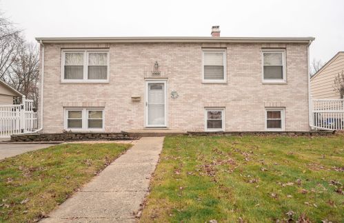 1960 Park Ave, Hanover Park, IL 60133-3517