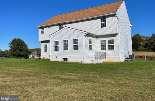 11 Orleans Dr, Shepherdstown, WV 25443-4748