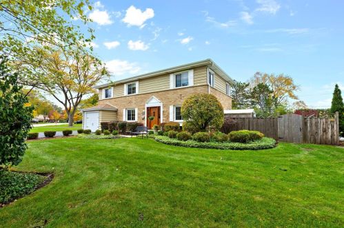 261 Pine St, Bannockburn, IL 60015-4854
