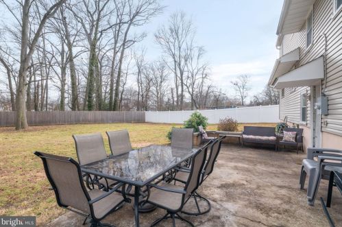 1221 Oakwood Rd, Tavistock NJ  08033-3632 exterior