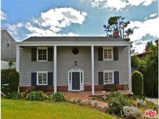 2826 Mcconnell Dr, Los Angeles, CA 90064-4636