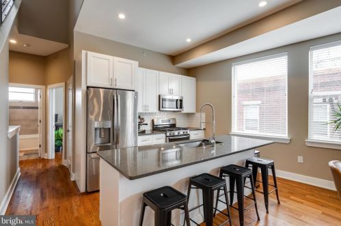 717 17th St, Philadelphia, PA 19130-2833