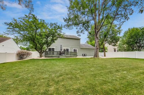 1045 Big Eagle Trl, Carol Stream IL  60188-9153 exterior