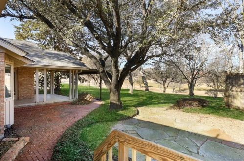3819 Cabeza De Vaca Cir, Irving TX  75062-3841 exterior