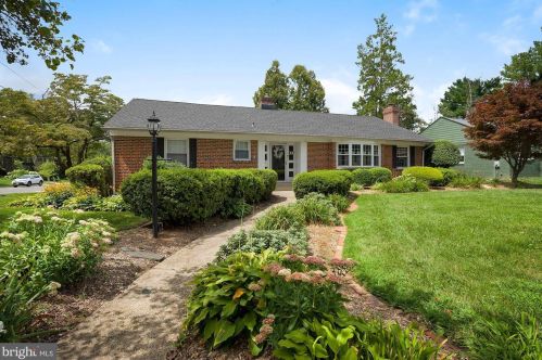 457 Crystal Lake Ave, Tavistock, NJ 08033-2819
