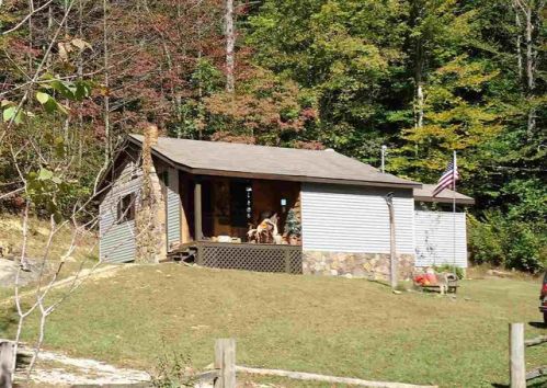558 Barberry Rd, Ranger, WV 25557-7065
