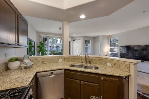 1804 Crescent Oak, Irvine CA  92618-4027 exterior