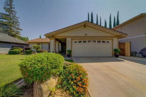 225 Muncie Ave, Fresno, CA 93711-6009