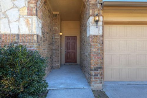 185 Beargrass Dr, Uhland TX  78640-2017 exterior