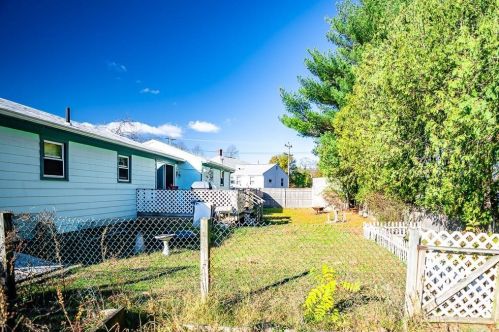 18 Hawksley Ave, Warwick, RI 02889-8905