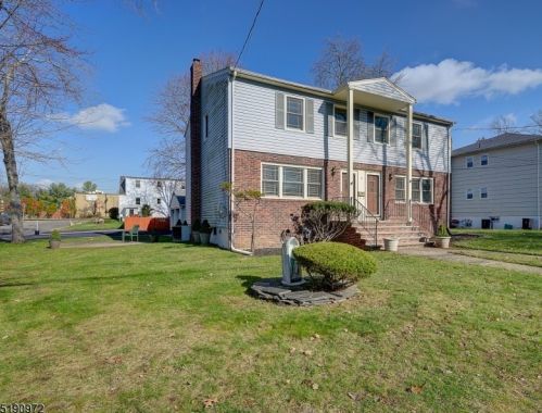 9 Dunn Rd, Town Center, NJ 07052-2812