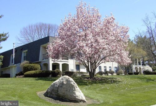 45 Valleybrook Dr, Lancaster PA  17601-4612 exterior