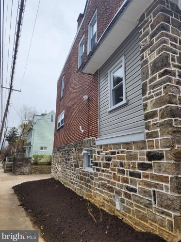 6831 17th St, Philadelphia, PA 19126-2738